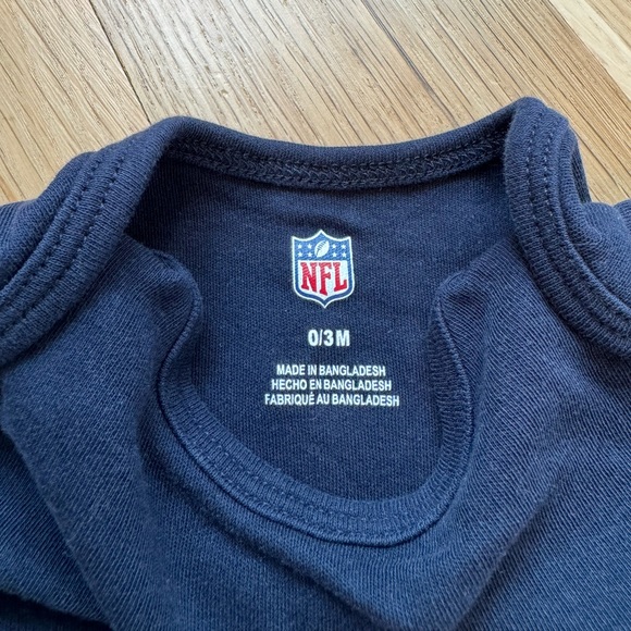 NFL • 3 Pack of Cowboys Onesies • 0-3 Months - Picture 3 of 10